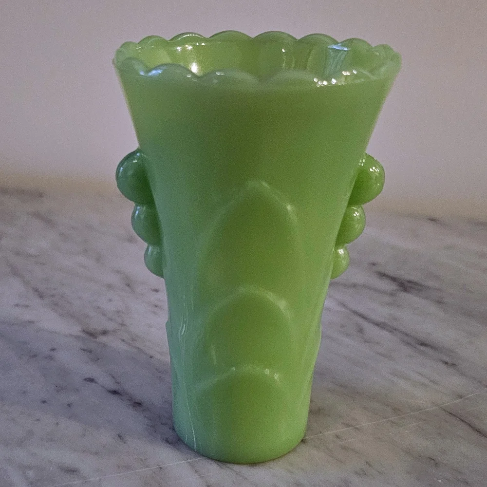 Fire King Jadeite Scalloped Vase Green Flower - Picture 2 of 7